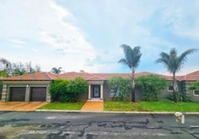 Sonneveld Brakpan property, Sonneveld Estate home for sale, 4 bedroom house Brakpan, Brakpan property with pool, Sonneveld family home, Brakpan entertainment property, Brakpan double garage house, Brakpan real estate, Sonneveld house bargain, reduced price property Brakpan