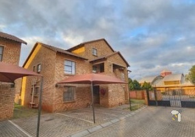 Sunair Park property for sale, 2 bedroom house Brakpan, Brakpan homes for sale, property investment Brakpan, Sunair Park real estate, Chas Everitt Brakpan, PPRA registered agents