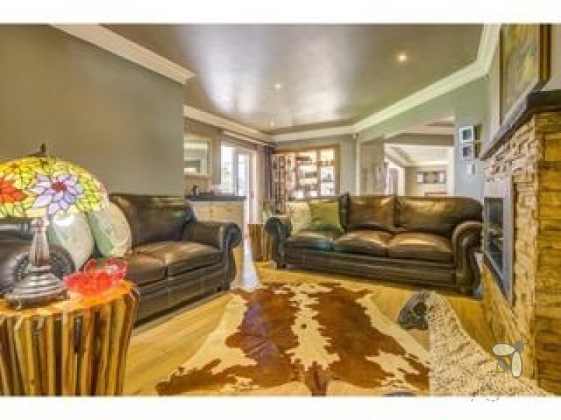 Sonneveld Estate Brakpan, Brakpan houses for sale, luxury family home Brakpan, 3 bedroom house Sonneveld, Brakpan property for sale, Sonneveld real estate, homes with pool Brakpan