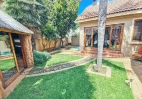 Dalview Brakpan property, cluster homes for sale Brakpan, Brakpan houses with garden, 3 bedroom house Dalview, Brakpan real estate, jacuzzi home for sale, cluster living Brakpan