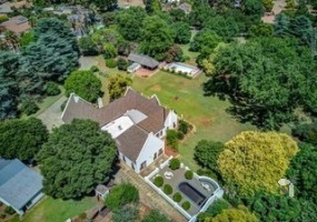 small holding Sonneveld Brakpan, cottages for sale Brakpan, investment property Sonneveld, secure estate Brakpan, property with rental cottages Brakpan