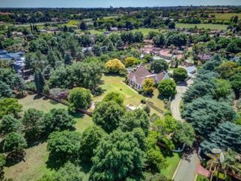 small holding Sonneveld Brakpan, cottages for sale Brakpan, investment property Sonneveld, secure estate Brakpan, property with rental cottages Brakpan