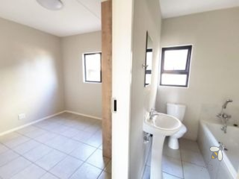 Heasley Place, Kenleaf, Brakpan, 3 bedroom, double-storey, new development, Sigma Quartz kitchen, gas hob, double garage, pet-friendly garden, access controlled, no transfer fees, 100% bonds