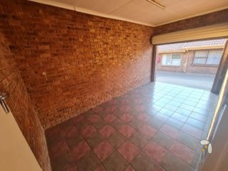 Brakpan Central townhouse, 2 bedroom simplex Brakpan, pet-friendly townhouse Brakpan, facebrick home Brakpan, investment property Brakpan, lock-up garage Brakpan, first-time buyer Brakpan