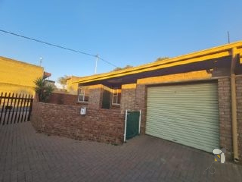Brakpan Central townhouse, 2 bedroom simplex Brakpan, pet-friendly townhouse Brakpan, facebrick home Brakpan, investment property Brakpan, lock-up garage Brakpan, first-time buyer Brakpan