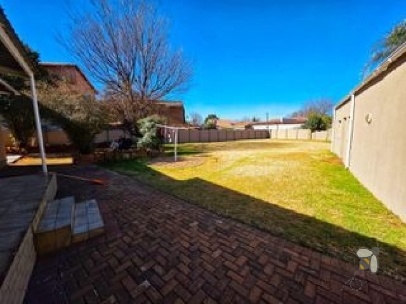 Dalview Brakpan property, 3 bedroom house Dalview, corner stand Dalview Brakpan, house with pool Brakpan, family home Dalview Brakpan, Brakpan renovated property, Dalview home for sale, Chas Everitt Brakpan