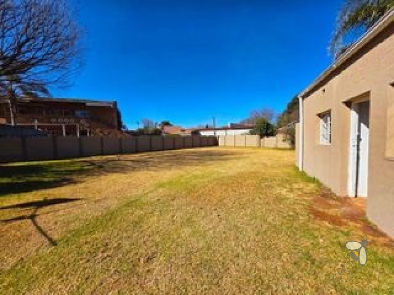 Dalview Brakpan property, 3 bedroom house Dalview, corner stand Dalview Brakpan, house with pool Brakpan, family home Dalview Brakpan, Brakpan renovated property, Dalview home for sale, Chas Everitt Brakpan