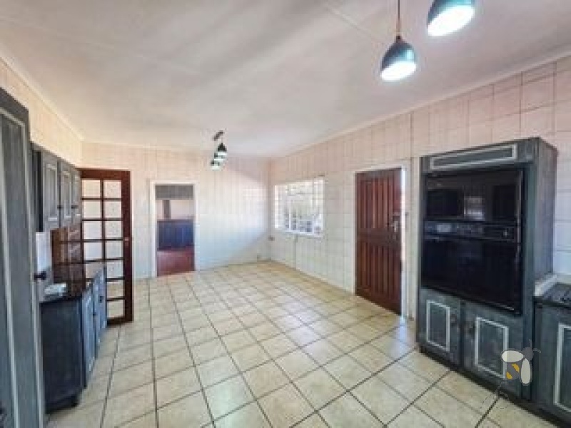 Dalview Brakpan property, 3 bedroom house Dalview, corner stand Dalview Brakpan, house with pool Brakpan, family home Dalview Brakpan, Brakpan renovated property, Dalview home for sale, Chas Everitt Brakpan