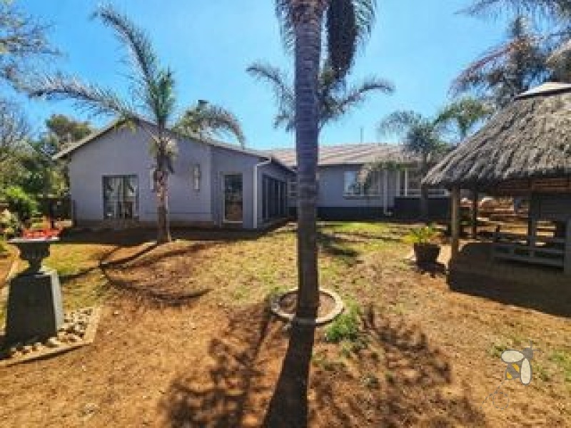 Dalpark Proper property for sale, Brakpan family homes, 3-bedroom house Dalpark, Brakpan homes with flatlet, houses with lapa Brakpan, Chas Everitt Brakpan, Dalpark real estate, homes with entertainment areas Brakpan, property near schools Brakpan, secure homes Dalpark