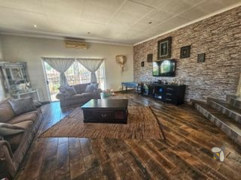 Dalpark Proper property for sale, Brakpan family homes, 3-bedroom house Dalpark, Brakpan homes with flatlet, houses with lapa Brakpan, Chas Everitt Brakpan, Dalpark real estate, homes with entertainment areas Brakpan, property near schools Brakpan, secure homes Dalpark