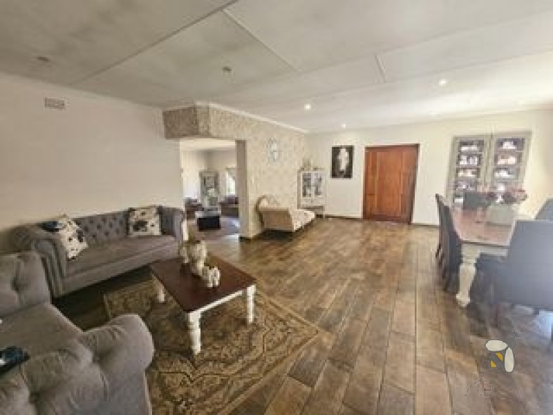 Dalpark Proper property for sale, Brakpan family homes, 3-bedroom house Dalpark, Brakpan homes with flatlet, houses with lapa Brakpan, Chas Everitt Brakpan, Dalpark real estate, homes with entertainment areas Brakpan, property near schools Brakpan, secure homes Dalpark