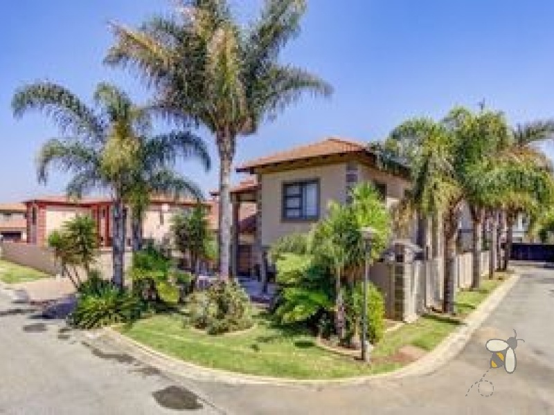 Sonneveld property for sale, Brakpan luxury homes, Sonneveld secure estate, 3-bedroom homes Brakpan, houses with pool Brakpan, family homes Sonneveld, Brakpan real estate, Chas Everitt Brakpan, Sonneveld estate living, modern homes Brakpan