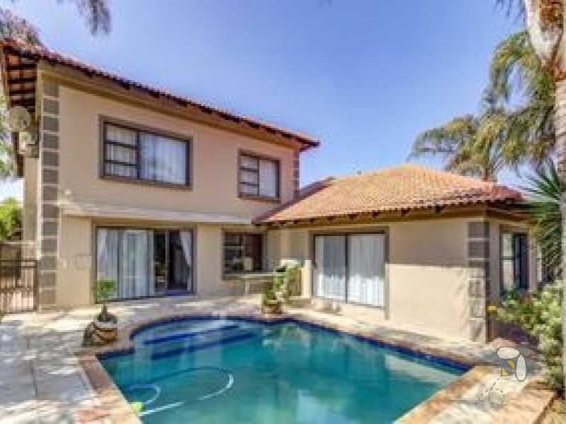 Sonneveld property for sale, Brakpan luxury homes, Sonneveld secure estate, 3-bedroom homes Brakpan, houses with pool Brakpan, family homes Sonneveld, Brakpan real estate, Chas Everitt Brakpan, Sonneveld estate living, modern homes Brakpan