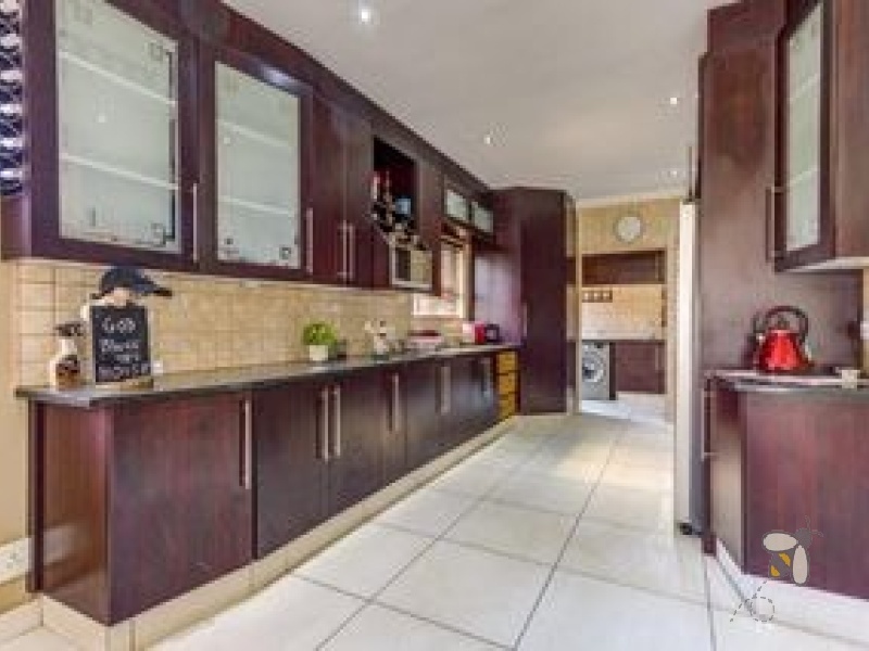 Sonneveld property for sale, Brakpan luxury homes, Sonneveld secure estate, 3-bedroom homes Brakpan, houses with pool Brakpan, family homes Sonneveld, Brakpan real estate, Chas Everitt Brakpan, Sonneveld estate living, modern homes Brakpan