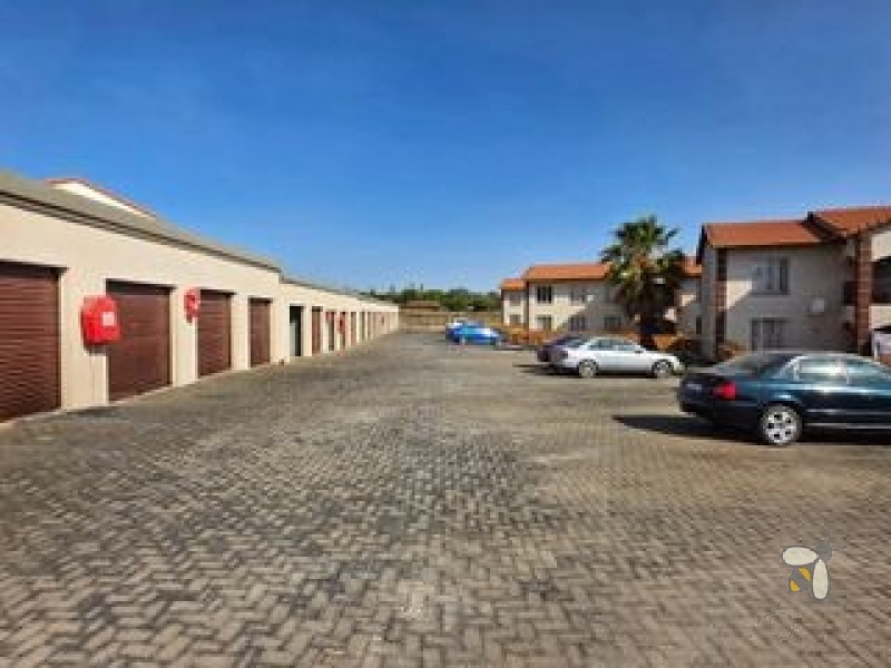 Dalpark townhouse for sale, Brakpan ground floor unit, renovated townhouse Brakpan, pet-friendly townhouse Dalpark, 2-bedroom townhouse Brakpan, secure complex Brakpan, Chas Everitt Brakpan, investment property Dalpark, Brakpan property listings
