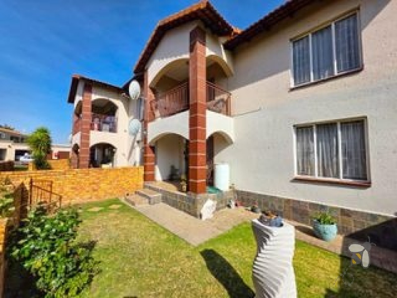 Dalpark townhouse for sale, Brakpan ground floor unit, renovated townhouse Brakpan, pet-friendly townhouse Dalpark, 2-bedroom townhouse Brakpan, secure complex Brakpan, Chas Everitt Brakpan, investment property Dalpark, Brakpan property listings