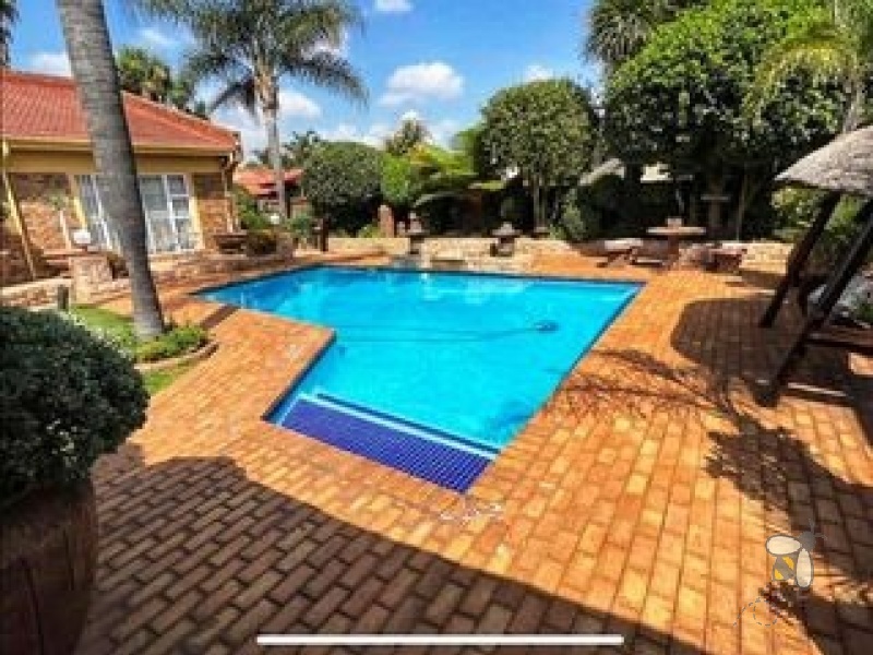 Kenleaf property for sale, Brakpan family home, 4 bedroom house Kenleaf, facebrick low maintenance home Brakpan, house with pool Kenleaf, Chas Everitt Brakpan, luxury home Kenleaf Brakpan, Brakpan property listings, family home near Carnival Mall