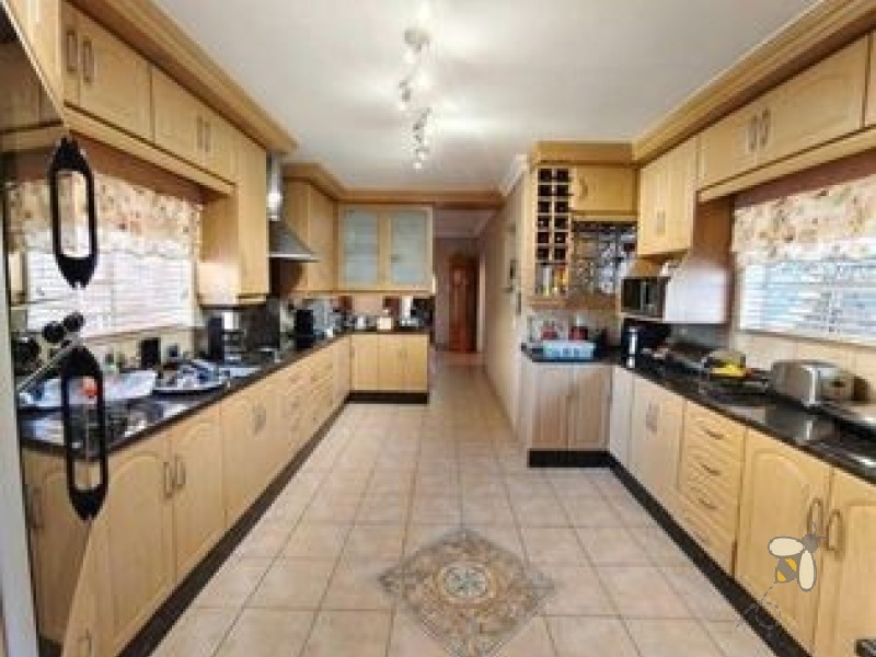 Kenleaf property for sale, Brakpan family home, 4 bedroom house Kenleaf, facebrick low maintenance home Brakpan, house with pool Kenleaf, Chas Everitt Brakpan, luxury home Kenleaf Brakpan, Brakpan property listings, family home near Carnival Mall