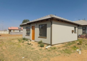 Windmill Park Boksburg home, 3-bedroom house Boksburg, modern home Windmill Park, first-time buyer property, secure gated home Boksburg, open-plan living, double-sink kitchen, new development Boksburg, family home Windmill Park