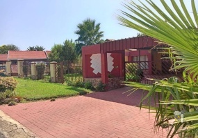 Falcon Ridge property, Vereeniging house for sale, 2-bedroom home, investment property Vereeniging, family home Falcon Ridge, outside rooms Vereeniging, double garage, large stand