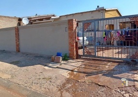Klipspruit West house for sale, Soweto property, 3-bedroom home, cottage, outside room, Maponya Mall, family home Soweto, investment property Soweto