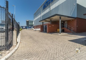 Airport Industria warehouse to let, Cape Town industrial property, industrial office space, logistics warehouse Cape Town, AAA-grade offices to rent, high eaves warehouse, secure industrial property, warehouse with generator