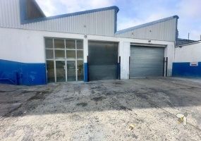 Elsies River warehouse to let, Goodwood industrial property, warehouse with yard, industrial space Goodwood, logistics warehouse, 3-phase power warehouse, warehouse with offices, roller shutter warehouse