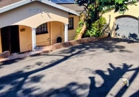 Westville home for sale, Atholl Heights Primary, double-storey house Durban, income-generating flat, dual living Westville, 4 bedroom house Durban, secure family home, JoJo tanks, Westville North property.