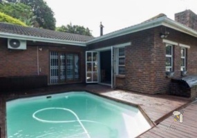 Pinetown The Wolds house for sale, facebrick home Pinetown, entertainer\'s dream Durban, 4 bedroom house Pinetown, home with pool and Jacuzzi, luxury Pinetown property, low maintenance house, Wolds family home.

