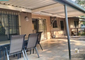 New Germany Pinetown house for sale, modern family home Durban, 4 bedroom house with flat, income-generating unit Pinetown, dual living home, house with pool and Jacuzzi, secure family home, easy access to Kloof.