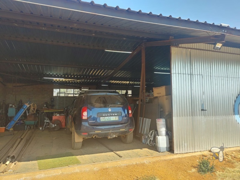 Smallholding for sale Lindequesdrift, 4 hectare plot Vanderbijlpark, farm with borehole and solar, workshop property for sale, Lindequesdrift investment land, partially completed house.