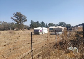 Smallholding for sale Lindequesdrift, 4 hectare plot Vanderbijlpark, farm with borehole and solar, workshop property for sale, Lindequesdrift investment land, partially completed house.
