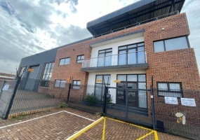 Commercial property for sale Secunda, industrial area Secunda, modern workshop for sale, office and workshop space, Secunda investment property, commercial rental Secunda, 850m2 commercial building.