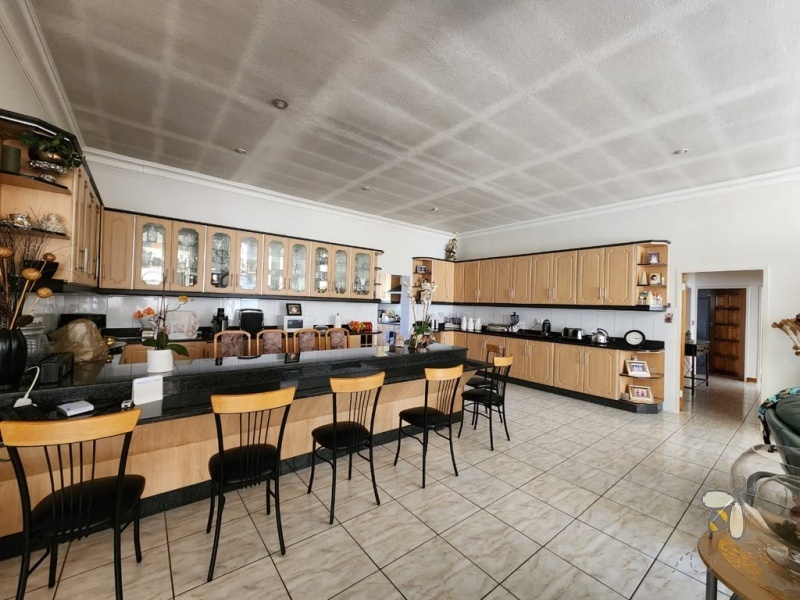 Home for sale Dalpark Proper, Brakpan family house, immaculate residence with pool, double volume lounge, house with en-suite and braai, Dalpark Proper property for sale.