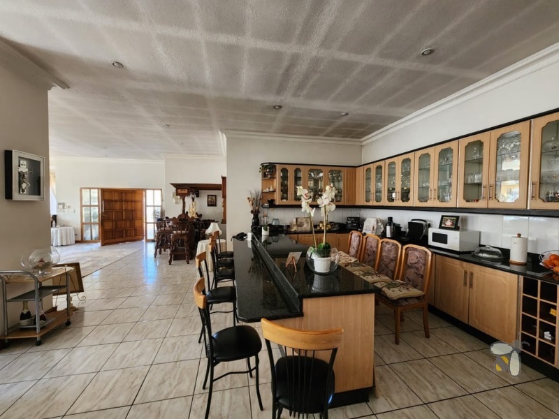 Home for sale Dalpark Proper, Brakpan family house, immaculate residence with pool, double volume lounge, house with en-suite and braai, Dalpark Proper property for sale.