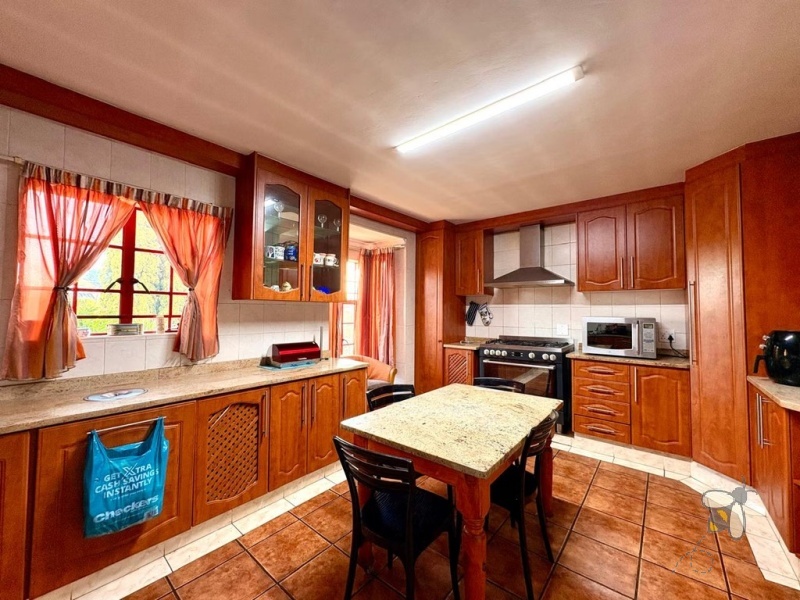 4 bedroom house for sale Dersley, Springs family home, house with sunroom and study, spacious yard property Springs, modern kitchen Dersley, house with multiple living areas.