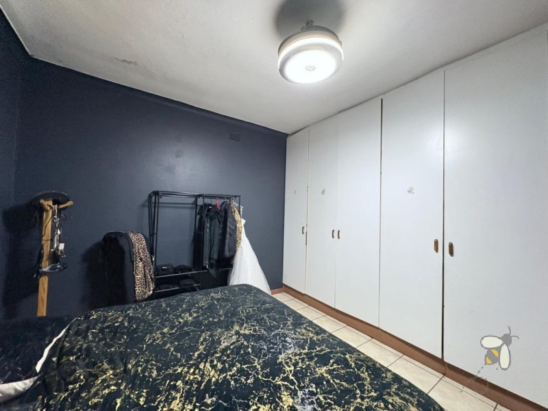 3 bedroom house for sale Brenthurst, Brakpan home with flatlet, log cabin on property, house with lapa and pool, open plan living home Brenthurst, single garage and carport house.