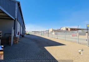 Commercial property Secunda, industrial workshop for sale, property near Sasol main gate, solar powered workshop, 655m2 workshop and offices, 2-ton electric hoist.