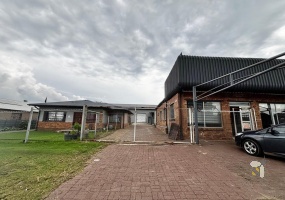 Commercial property for sale Trichardt, industrial workshop with offices, 3-phase electricity commercial property, workshop with high ceilings, versatile business property Secunda.