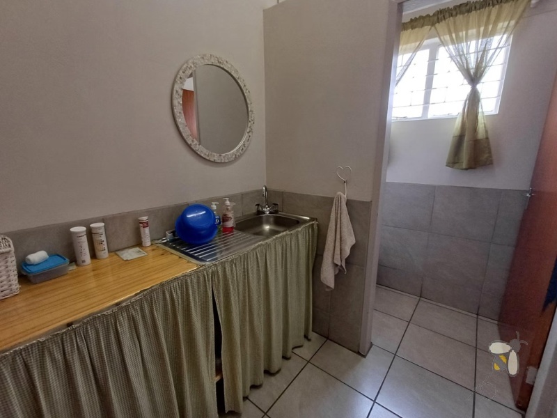 Commercial property for sale Standerton, medical suite Standerton Central, professional office building, property with backup power and water, fully equipped commercial property.