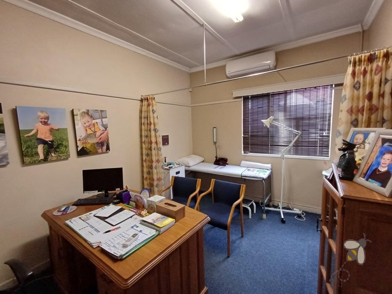 Commercial property for sale Standerton, medical suite Standerton Central, professional office building, property with backup power and water, fully equipped commercial property.