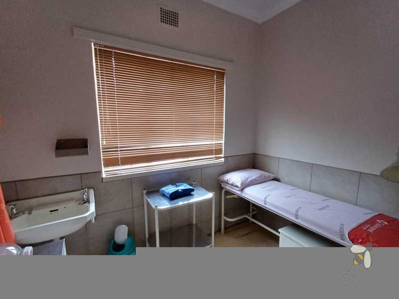 Commercial property for sale Standerton, medical suite Standerton Central, professional office building, property with backup power and water, fully equipped commercial property.