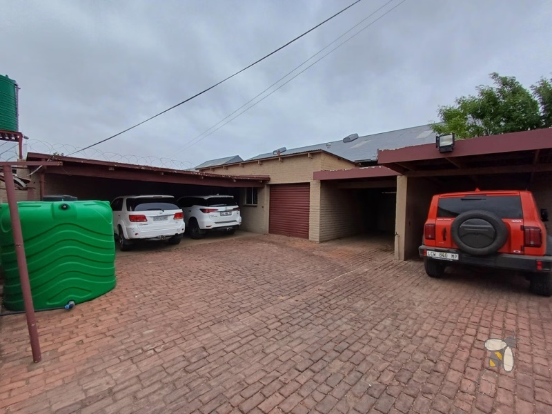 Commercial property for sale Standerton, medical suite Standerton Central, professional office building, property with backup power and water, fully equipped commercial property.