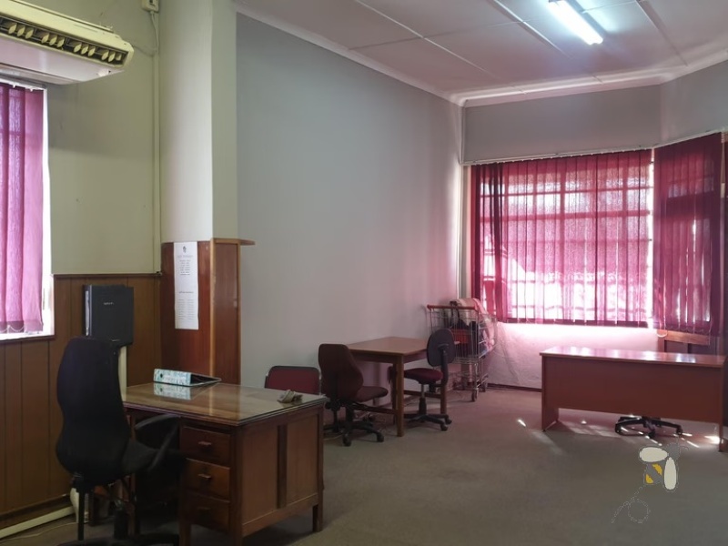 Business premises for sale Standerton, 250m2 office space for sale, divisible commercial property, office building with strongroom, rental income property Standerton.