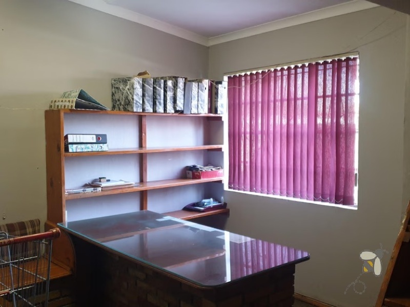 Business premises for sale Standerton, 250m2 office space for sale, divisible commercial property, office building with strongroom, rental income property Standerton.