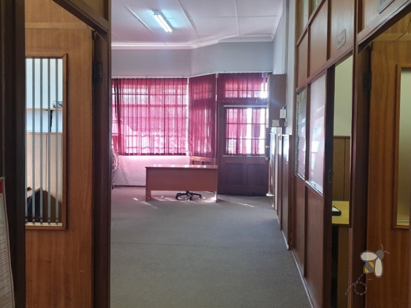 Business premises for sale Standerton, 250m2 office space for sale, divisible commercial property, office building with strongroom, rental income property Standerton.