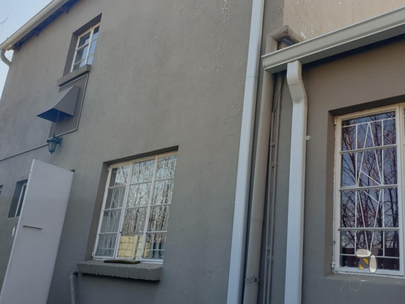 Business premises for sale Standerton, 250m2 office space for sale, divisible commercial property, office building with strongroom, rental income property Standerton.