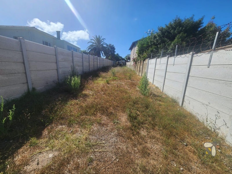 Vacant land for sale Mossel Bay, 1400m2 panhandle stand, prime residential land, undeveloped property Mossel Bay, coastal investment opportunity.