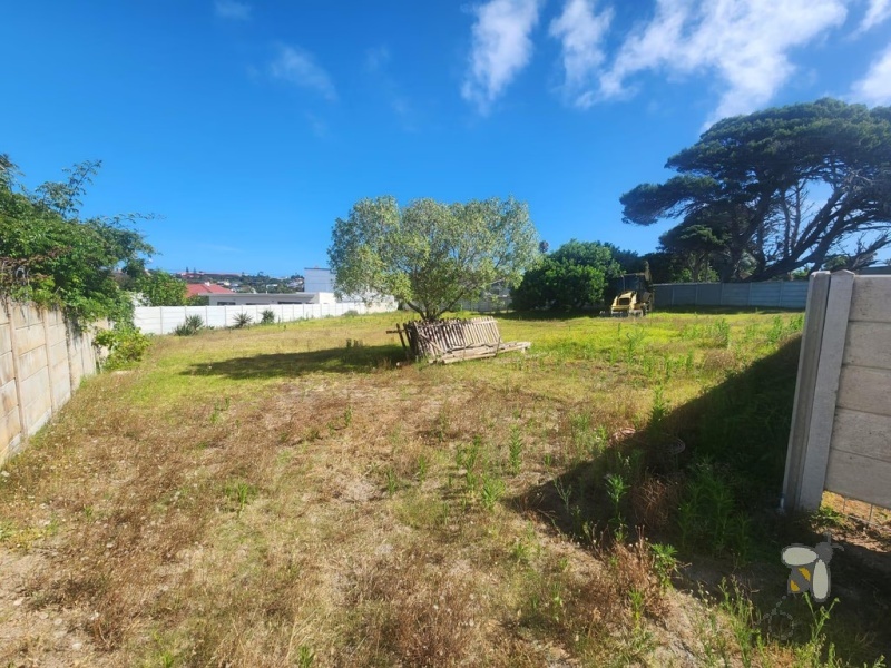 Vacant land for sale Mossel Bay, 1400m2 panhandle stand, prime residential land, undeveloped property Mossel Bay, coastal investment opportunity.
