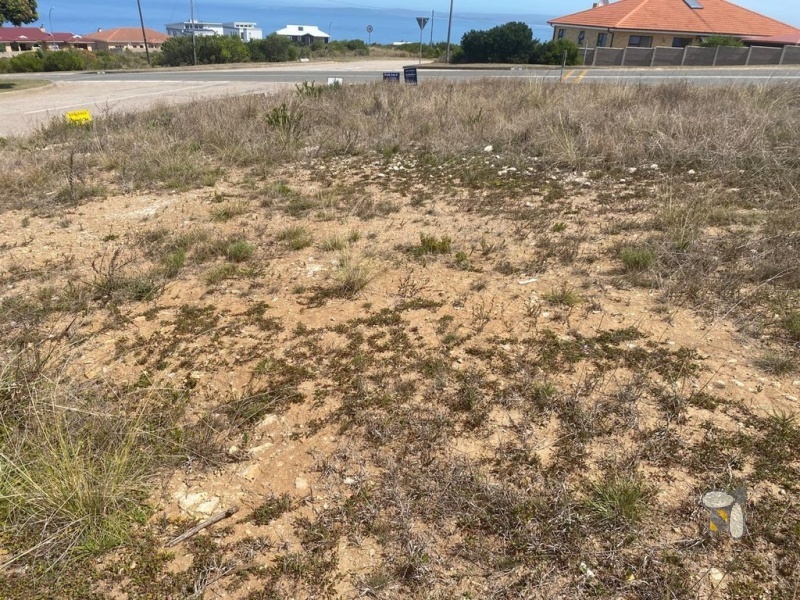 Vacant land for sale Dana Bay, 886m2 corner stand, level plot with sea view, Dana Bay duet development property, prime residential land Mossel Bay.